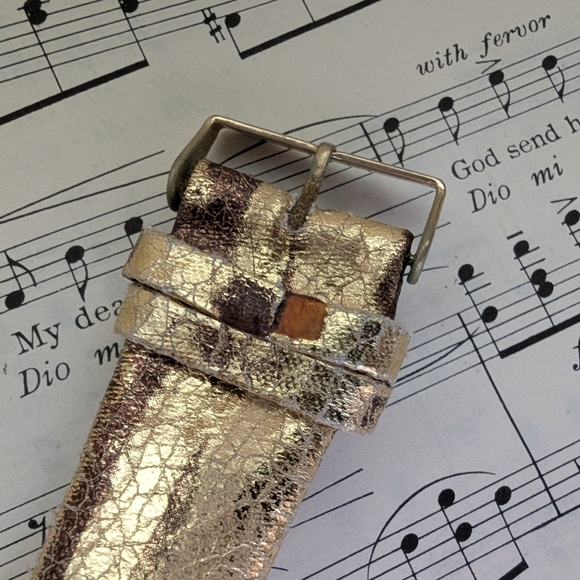 Gold and Black Quartz Watch - Picture 6 of 13